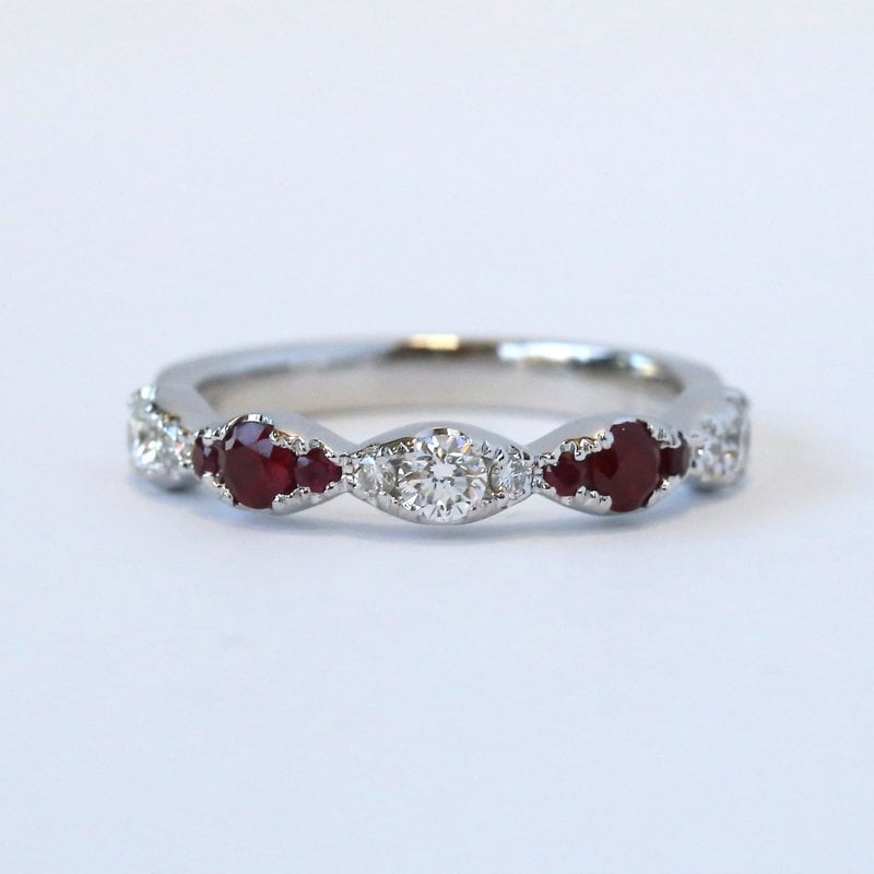 American Jewelry 18k White Gold 1/3ctw Round Brilliant Diamond & Ruby Scalloped Stackable Band (Size 6)