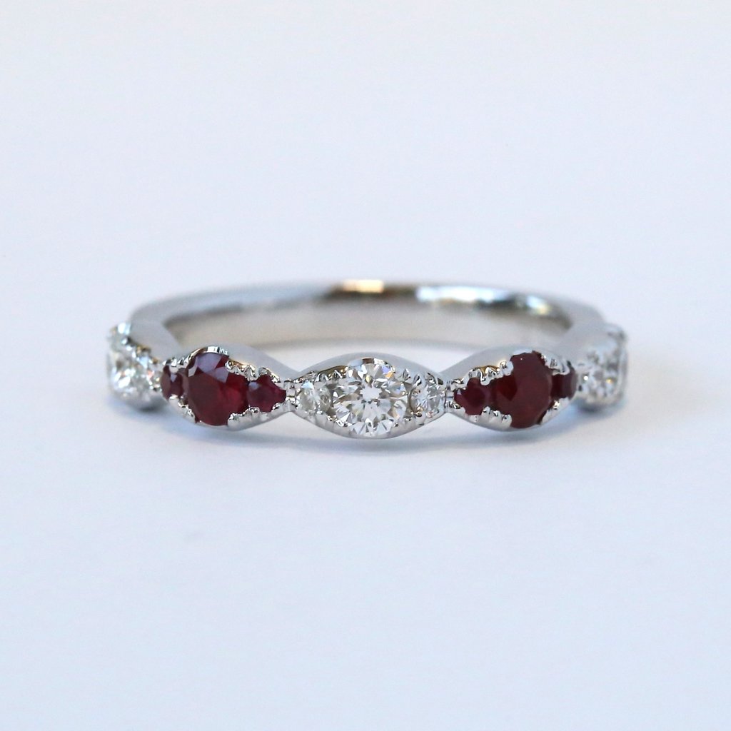 American Jewelry 18k White Gold 1/3ctw Round Brilliant Diamond & Ruby Scalloped Stackable Band (Size 6)