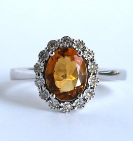 American Jewelry 14k White Gold .16ctw Round Brilliant Diamond Oval Citrine Halo Ring (Size 7)