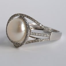 American Jewelry 14k White Gold .36ctw Round Brilliant Diamond 10mm Pearl Openwork Ring (Size 7)
