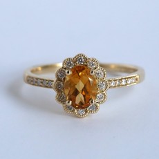 American Jewelry 14k Yellow Gold .14ctw Round Brilliant Diamond Oval Citrine Halo Ring (Size 7)