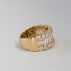 14k Yellow Gold 3.84ctw Round and Baguette Diamond Fashion Ring (size 6.5)