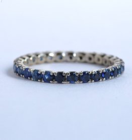 American Jewelry 18k White Gold 2ct Round Sapphire Eternity Band (Size 7)