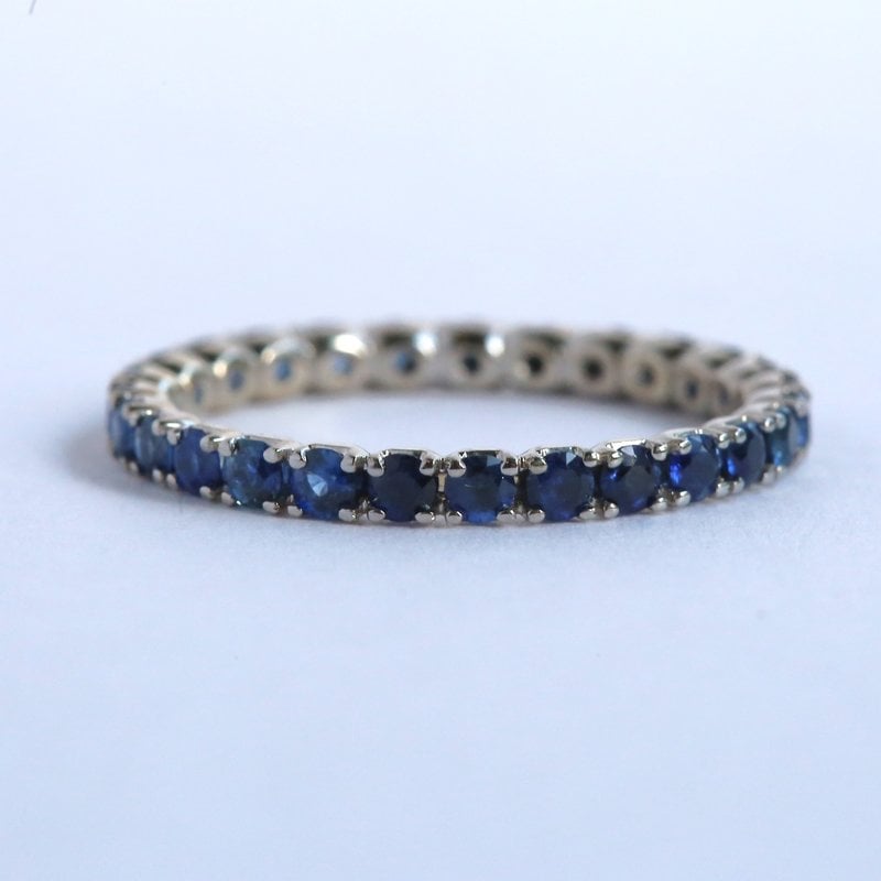 American Jewelry 18k White Gold 2ct Round Sapphire Eternity Band (Size 7)