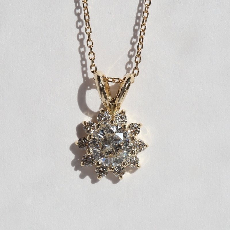 American Jewelry 14k Yellow Gold 1.27ctw Round Brilliant Diamond Scalloped Halo Necklace