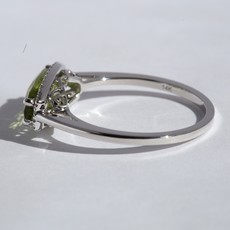 14k White Gold .12ctw Round Brilliant Diamond & Elongated Peridot Halo Ring (Size 7)