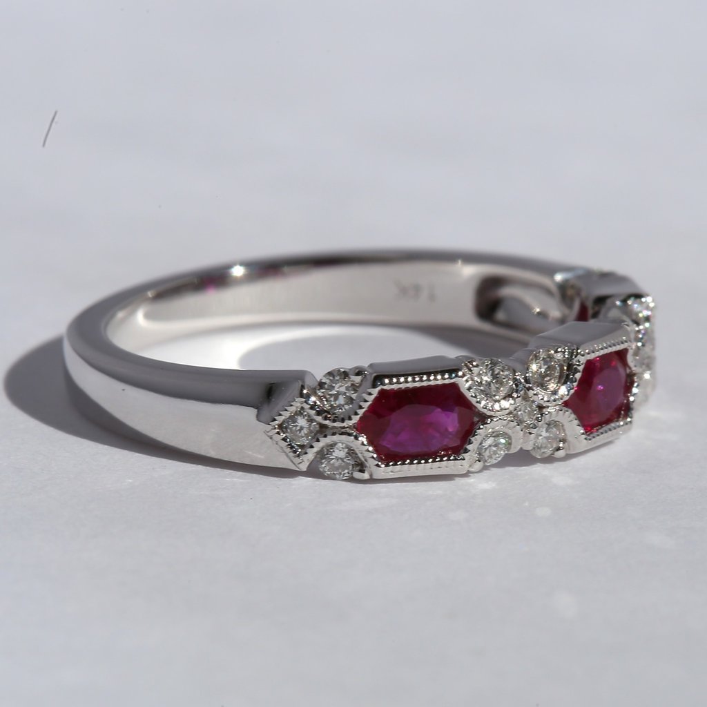 American Jewelry 14k White Gold 1/5ctw Round Brilliant Diamond & Oval Ruby Ring (Size 7)