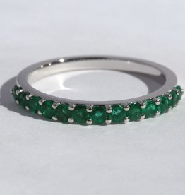 American Jewelry 14k White Gold .50ctw Emerald Straight Stackable Band (Size 7)