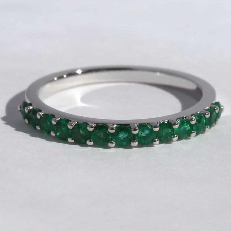 American Jewelry 14k White Gold .50ctw Emerald Straight Stackable Band (Size 7)