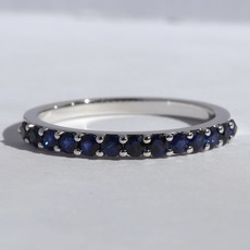 American Jewelry 14k White Gold 1/2ctw Sapphire Straight Stackable Band (Size 7)