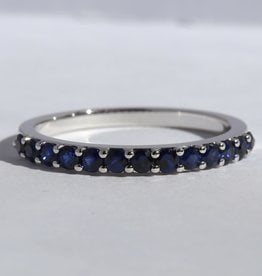 American Jewelry 14k White Gold 1/2ctw Sapphire Straight Stackable Band (Size 7)