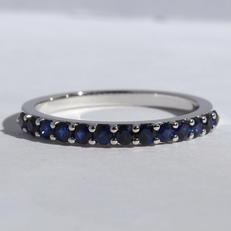 American Jewelry 14k White Gold 1/2ctw Sapphire Straight Stackable Band (Size 7)
