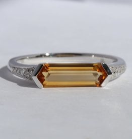 American Jewelry 14k White Gold .08ctw Round Brilliant Diamond & Elongated Citrine Ring (Size 7)