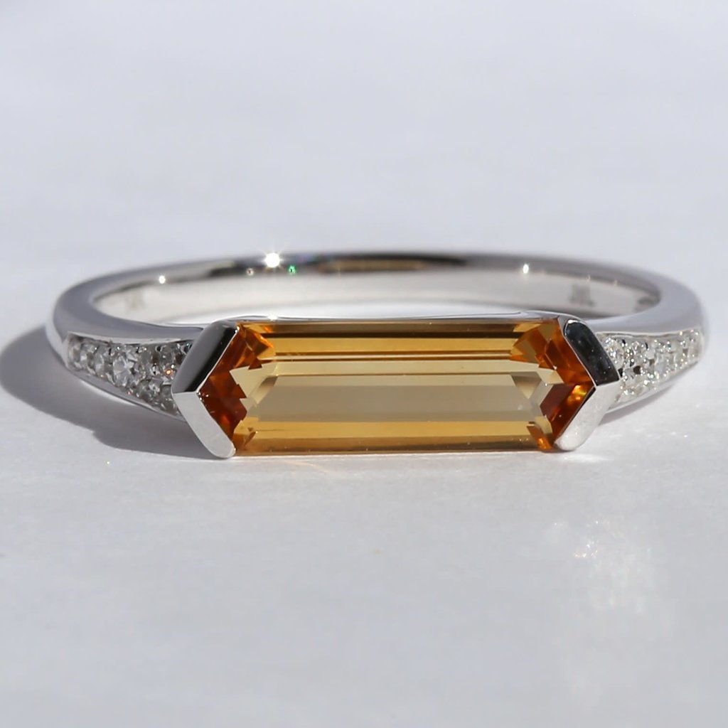 American Jewelry 14k White Gold .08ctw Round Brilliant Diamond & Elongated Citrine Ring (Size 7)