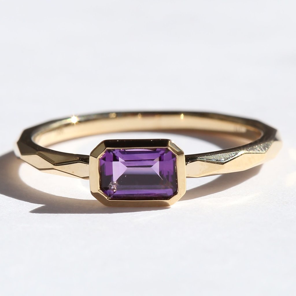 American Jewelry 14k Yellow Gold Emerald Cut Amethyst Ring w/ Hammered Finish (Size 7)