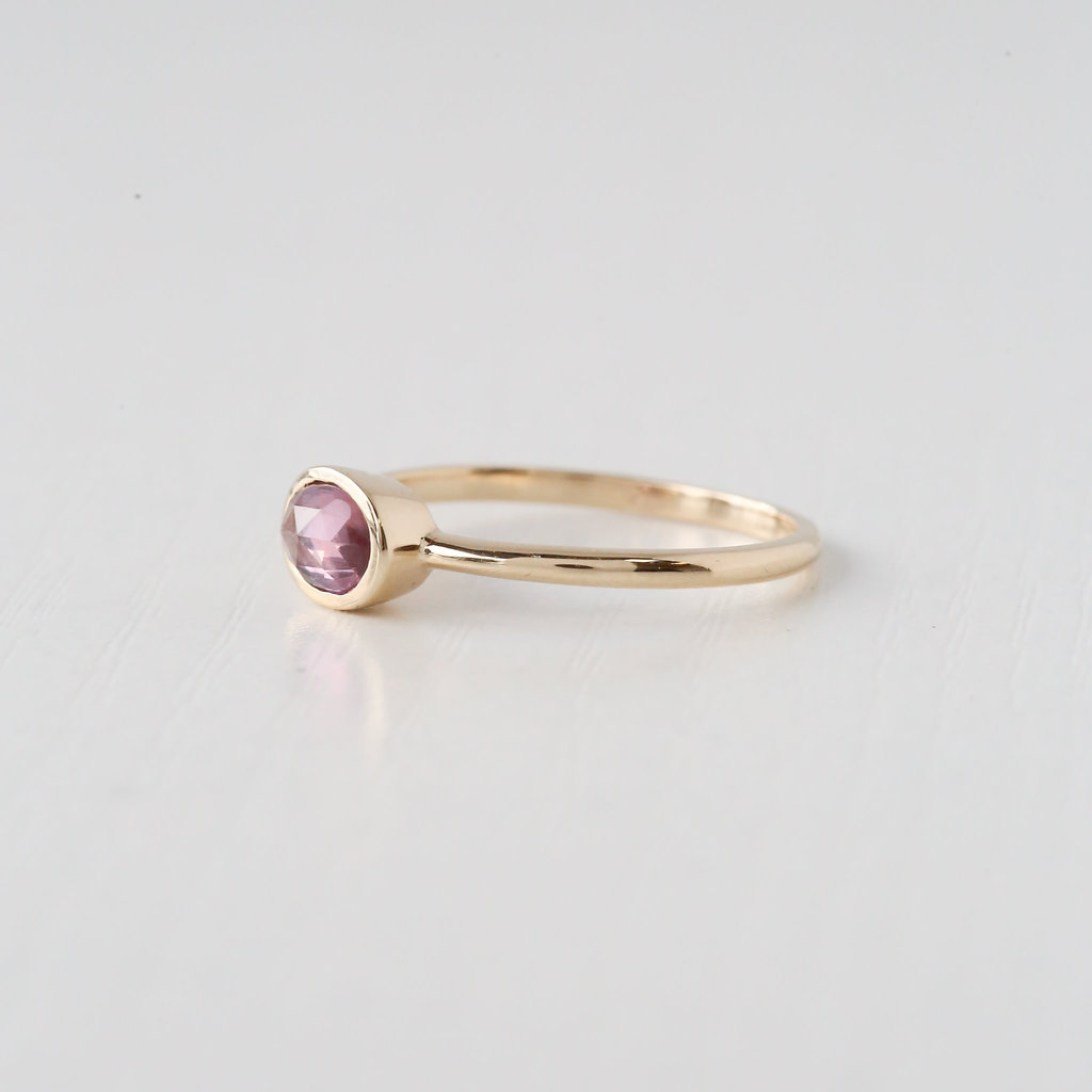 14k Rose Gold 1/2ct Sideways Oval Rosecut Pink Sapphire Bezel Ring (Size 6.5)