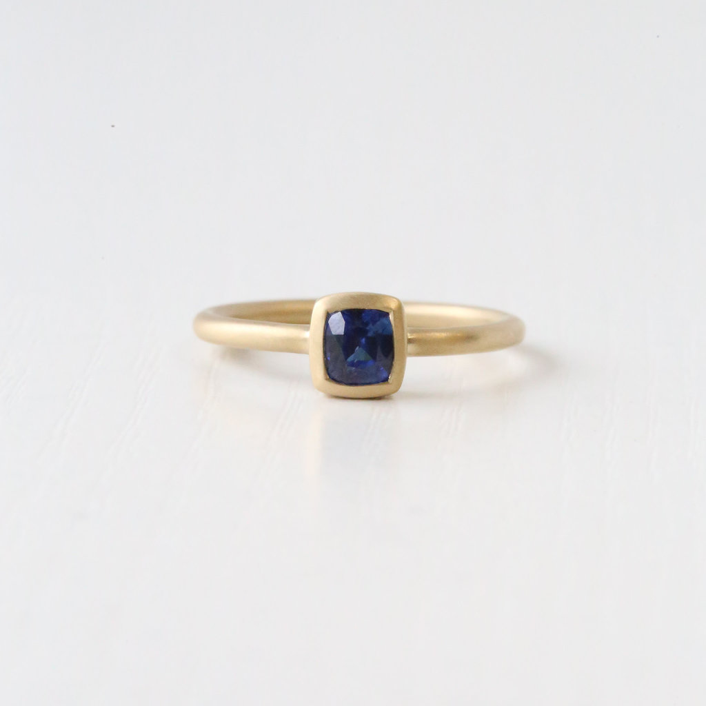 14k Yellow Gold 0.71ct Cushion Ceylon Blue Sapphire Bezel Satin Finish Ring (Size 6.5)