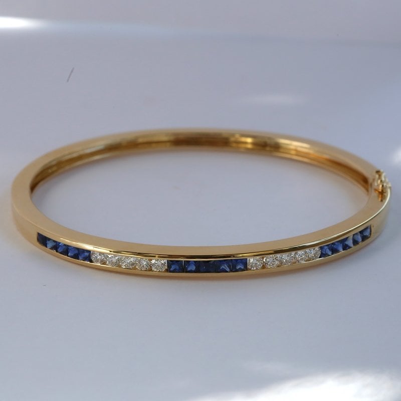 American Jewelry 14k Yellow Gold 1.75ct Sapphire & .63ct Diamond Hinged Bangle Bracelet
