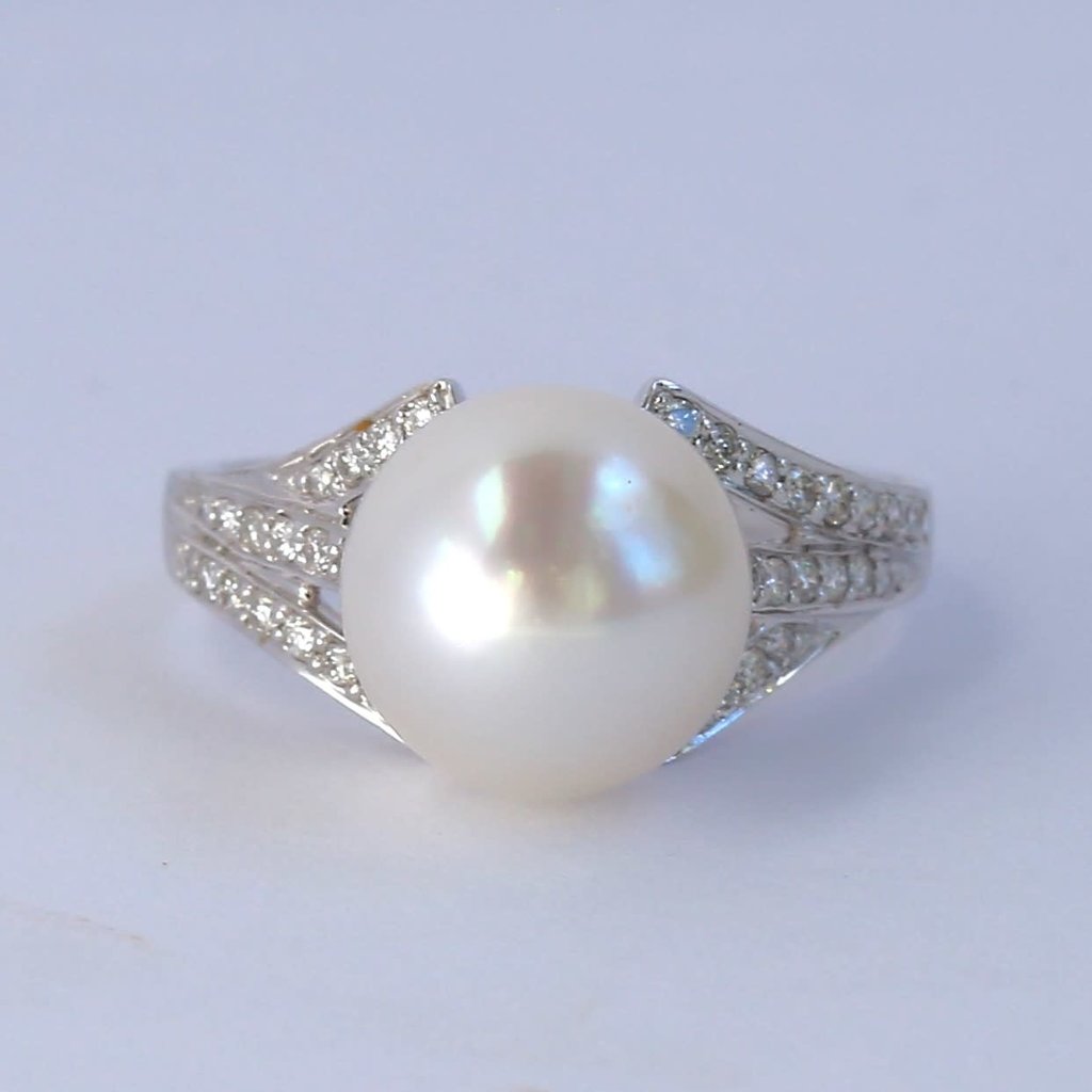 American Jewelry 14k White Gold 1/5ct Diamond 11mm Akoya Pearl Split Shank Ring (Size 7)