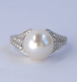 American Jewelry 14KW 1/5ct Dia 11mm Akoya Pearl Ring (Size 7)