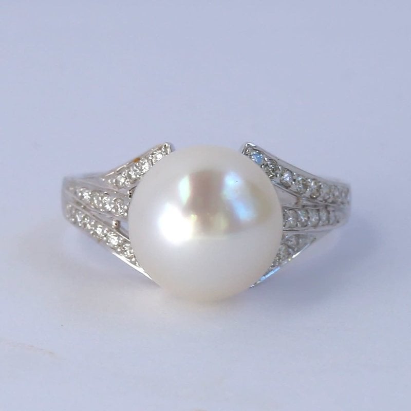 American Jewelry 14KW 1/5ct Dia 11mm Akoya Pearl Ring (Size 7)