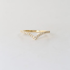 18k Yellow Gold 0.20ctw Diamond Dainty V Contour Band (Size 7)