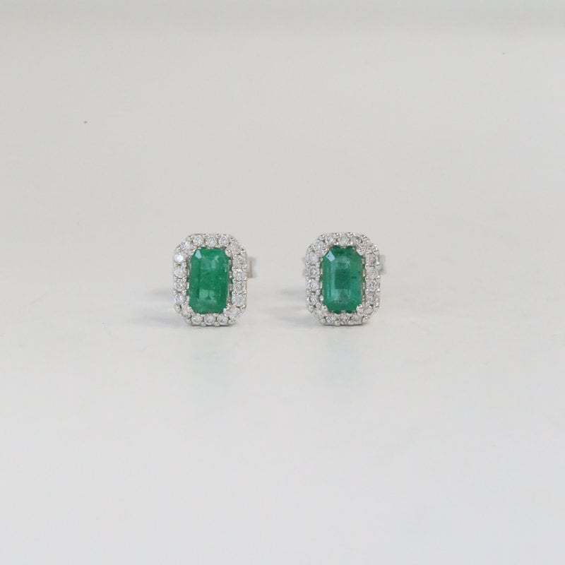 14k White Gold 0.18ctw Diamond Halo Emerald Stud Earrings