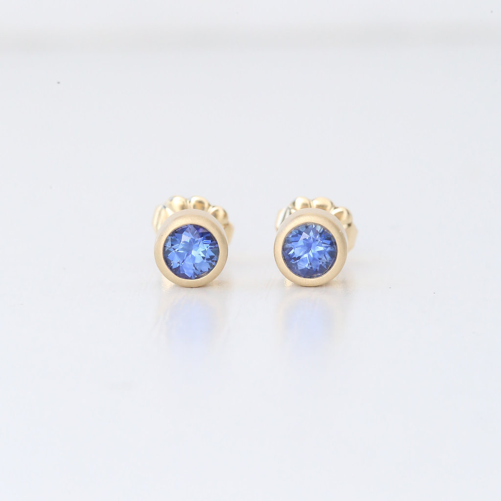 14k Yellow Gold 1.01ctw Round Ceylon Blue Sapphire Bezel Satin Finish Stud Earrings