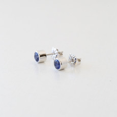 14k White Gold 1.01ct Ceylon Blue Sapphire Round Bezel Stud Earrings