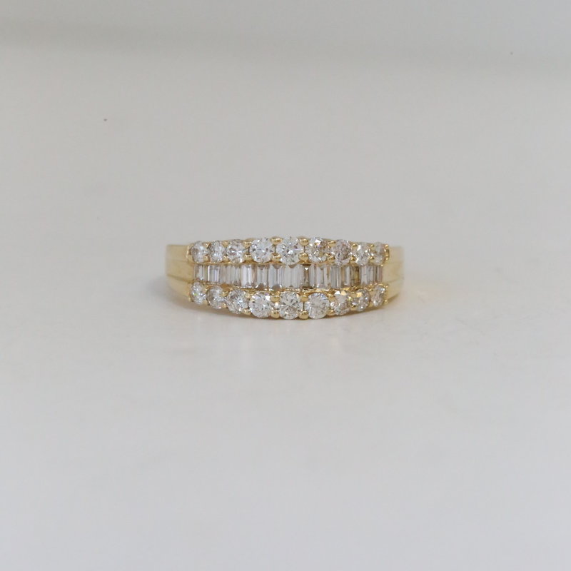 14k Yellow Gold 1.01ctw Round and Baguette Diamond Fashion Ring (size 7)
