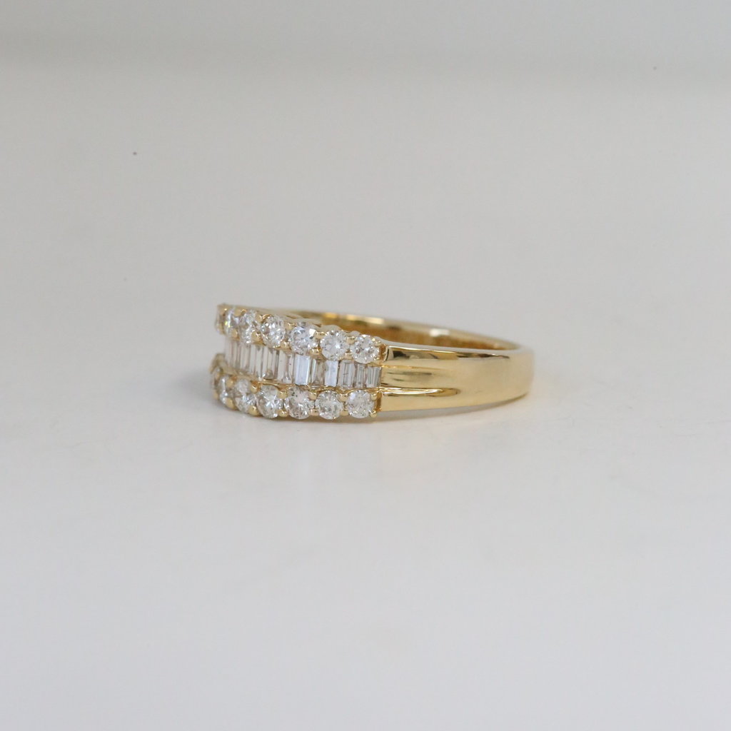 14k Yellow Gold 1.01ctw Round and Baguette Diamond Fashion Ring (size 7)