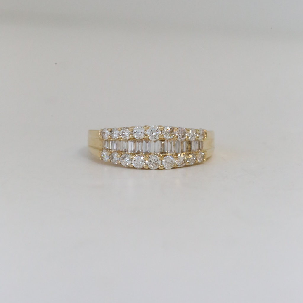 14k Yellow Gold 1.61ctw Round and Baguette Diamond Fashion Ring (size 7)