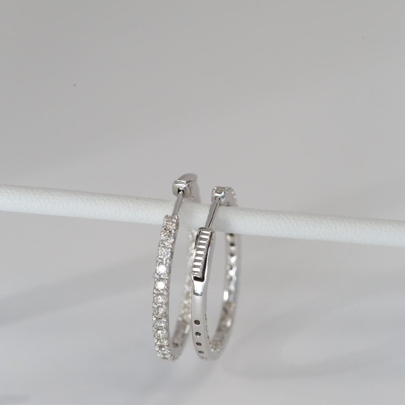 American Jewelry 10k White Gold 1ctw Diamond Oval Inside Out Hoop Earrings