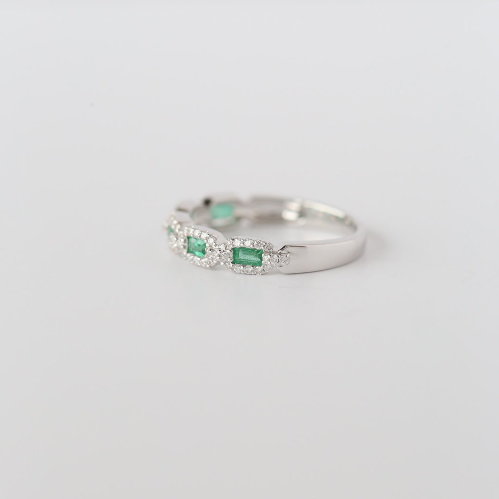 14k White Gold .21ctw Diamond and .33ctw Emerald Baguette Band