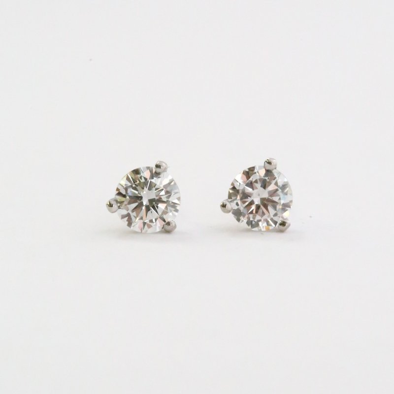 American Jewelry 14k White Gold .65ctw Round Brilliant Diamond Solitaire Stud Earrings