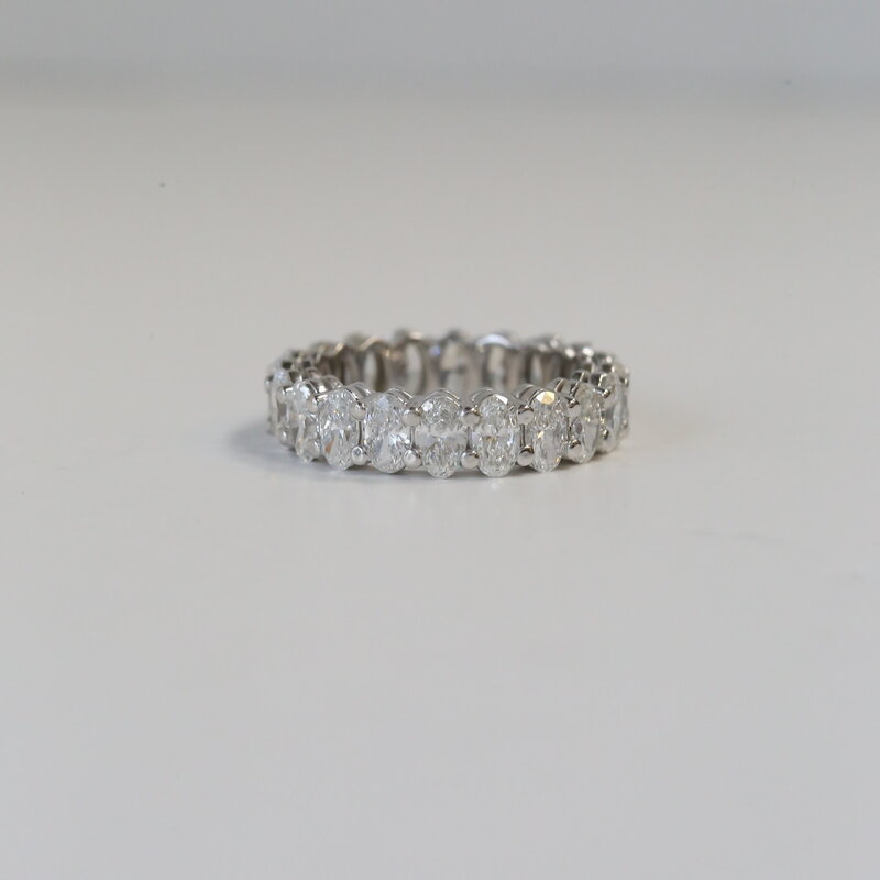 14k White Gold 4.00ctw Lab Grown Oval Diamond Eternity Band (Size 6)