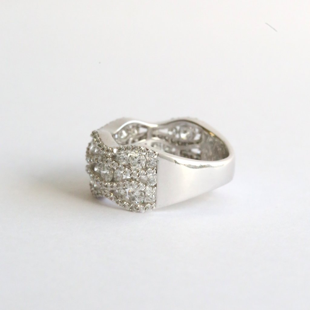American Jewelry 14k White Gold 2.02ctw Diamond Wave Fashion Ring (Size 7)