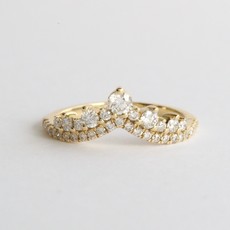 American Jewelry 14k Yellow Gold .62ctw Round Diamond Arch V Contour Wedding Band (Size 7)