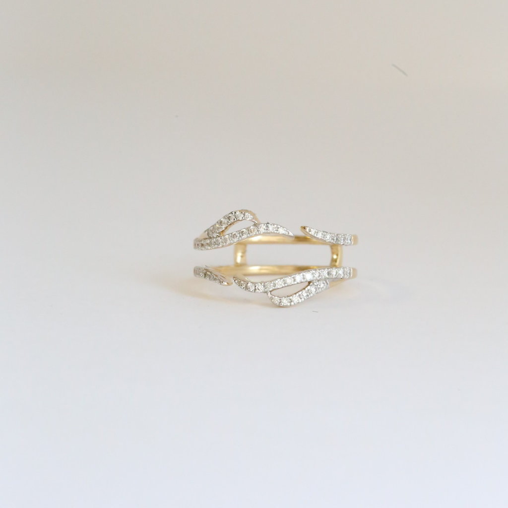 14k Yellow Gold Diamond Ring with Interlocking Guard Size 7.5 B9739