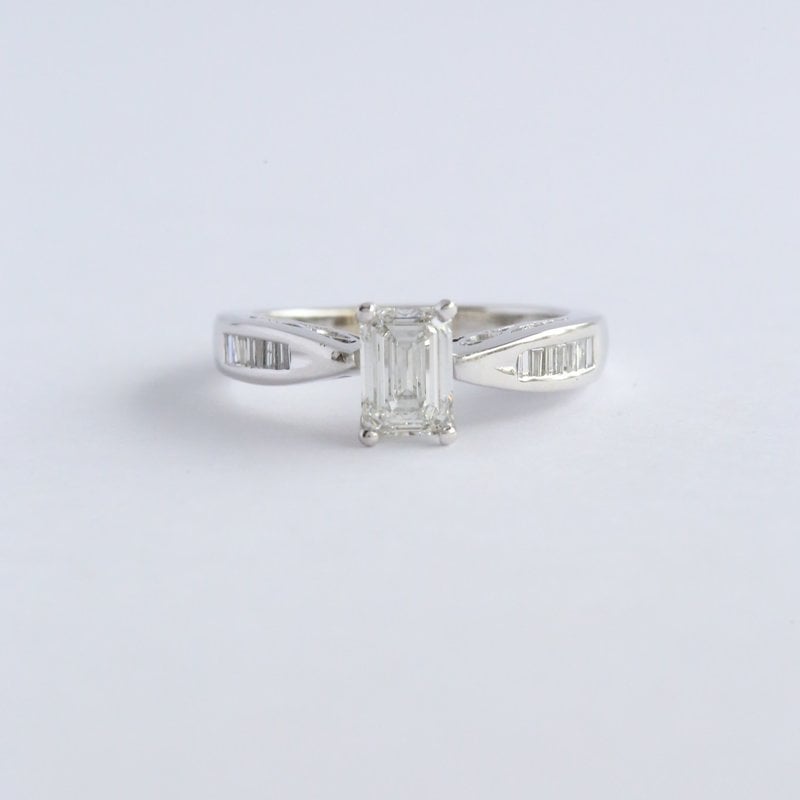 American Jewelry 14k White Gold 1.25ctw (1ct G/VS2 IGI Ctr) Lab Grown Emerald Cut Diamond Engagement Ring (Size 6.5)