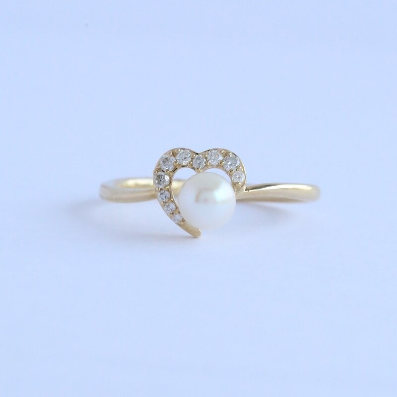 American Jewelry 14k White Gold 5mm Akoya Pearl .12ct Diamond Heart Ring