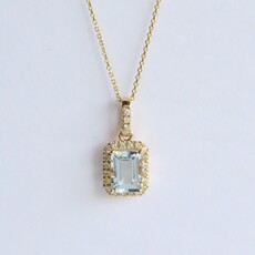 American Jewelry 14k Yelllow  Gold .92ctw Aquamarine .16ctw Diamond Halo Necklace