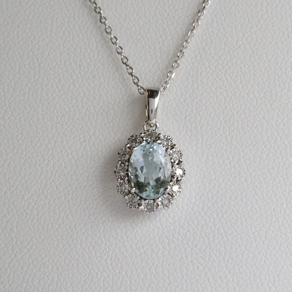 American Jewelry 14k White Gold 1.05ct Aquamarine .14ct Diamond Oval Halo Necklace