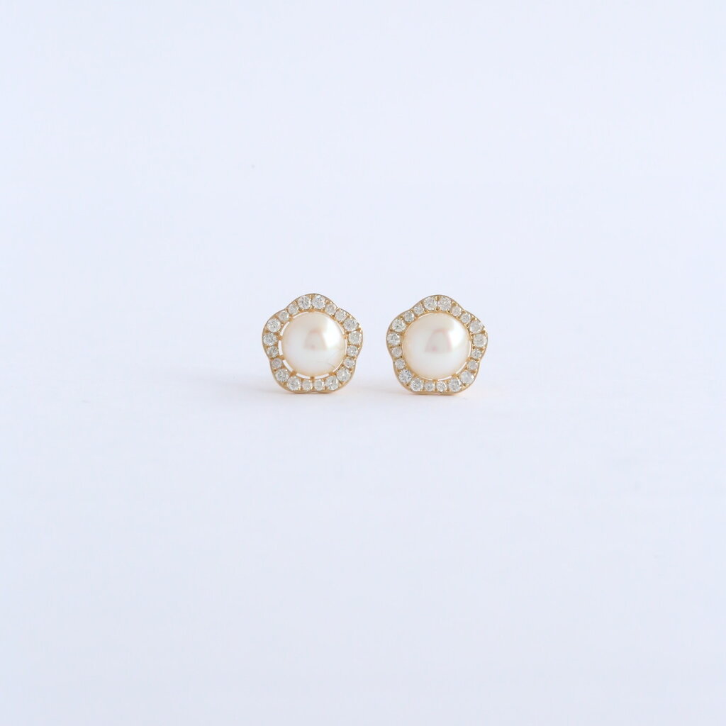 American Jewelry 14K Yellow Gold 4.5mm Akoya Pearl .28ct Diamond Scalloped Halo Stud Earrings