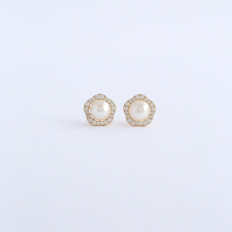 American Jewelry 14K Yellow Gold 4.5mm Akoya Pearl .28ct Diamond Scalloped Halo Stud Earrings