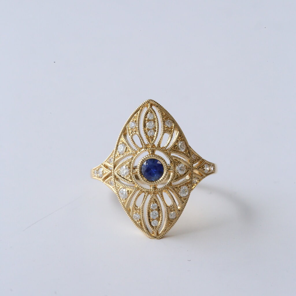 American Jewelry 14k Yellow Gold .24ctw Round Brilliant Diamond 0.19ct Blue Sapphire Bezel Set Milgrain Vintage Ring (Size 7)