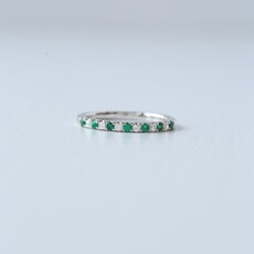 American Jewelry 14k White Gold 0.11ctw Diamond 0.15ctw Emerald Alternating Stackable Band (Size 7)