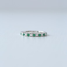 American Jewelry 14k White Gold 0.15ctw Diamond 0.20ctw Emerald Alternating Stackable Band (Size 7)