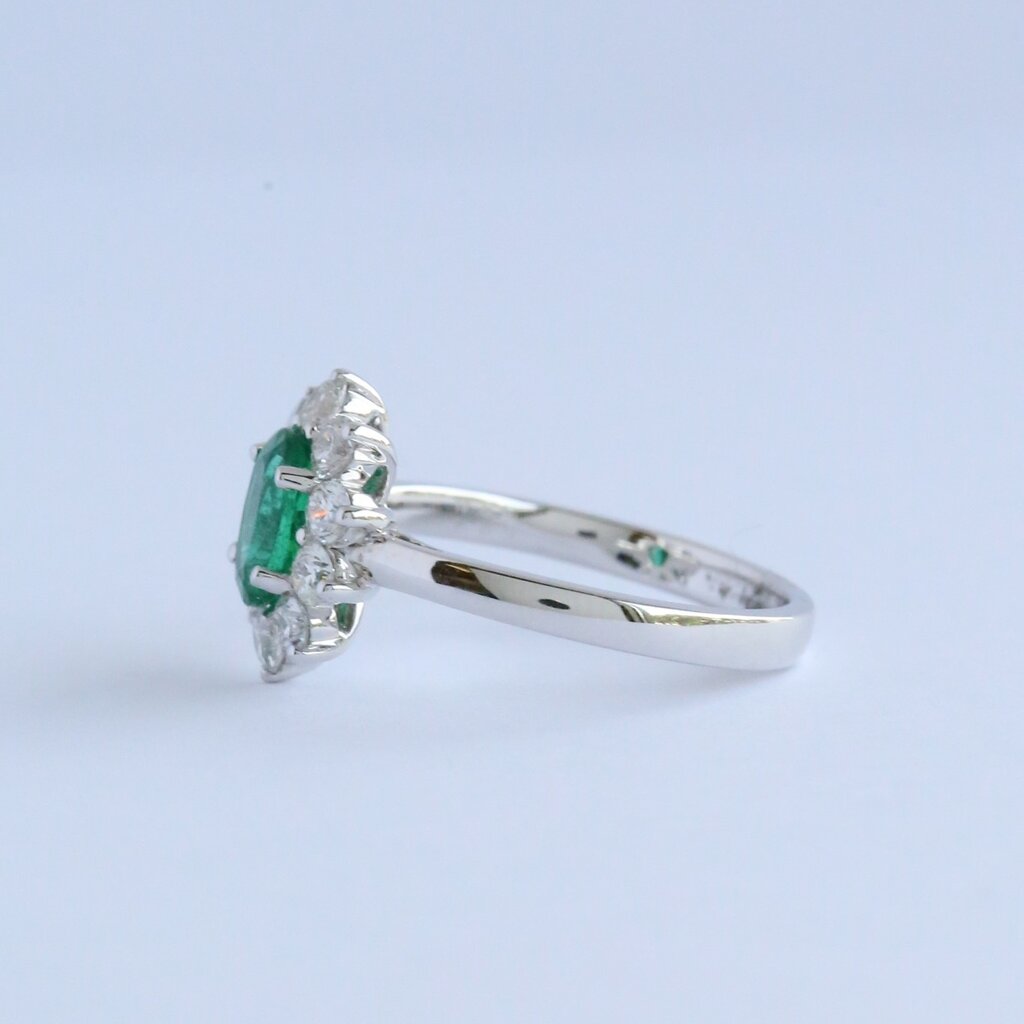 American Jewelry 18k White Gold .85ct Emerald .65ct Diamond Oval Halo Ring (Size 6.5)