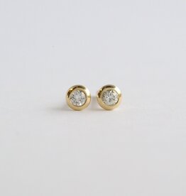 American Jewelry 14k Yellow Gold .06ctw Diamond Petite Bezel Stud Earrings